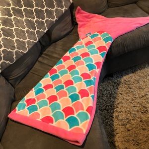 Pink Mermaid Tail blanket